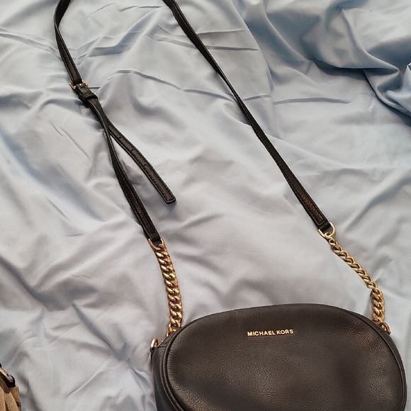Michael Kors Black Crossbody with Gold Chain - Picture 2 of 8